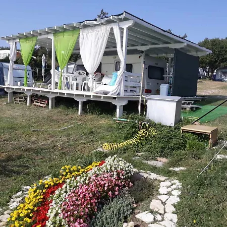 Къмпинг Sea Breeze Топола